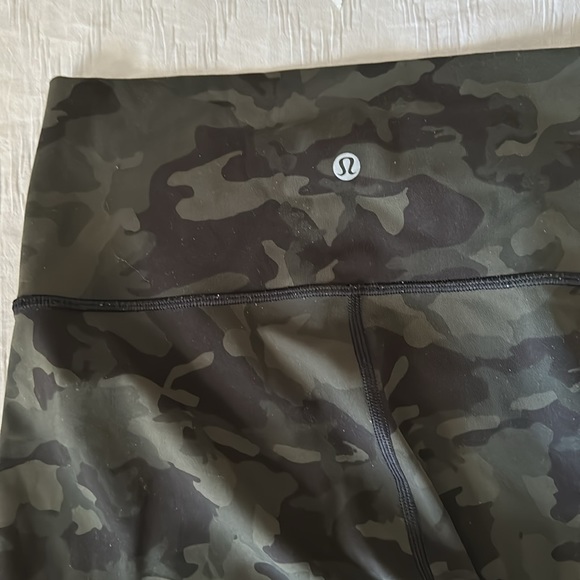 ❤️ Lululemon Highrise Wunder Under , green camo, Size 6 - Picture 2 of 4
